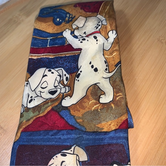 Tie Rack DISNEY 101 Dalmatians England Themed 100% Silk Neck Tie Made in Italy - Picture 4 of 5